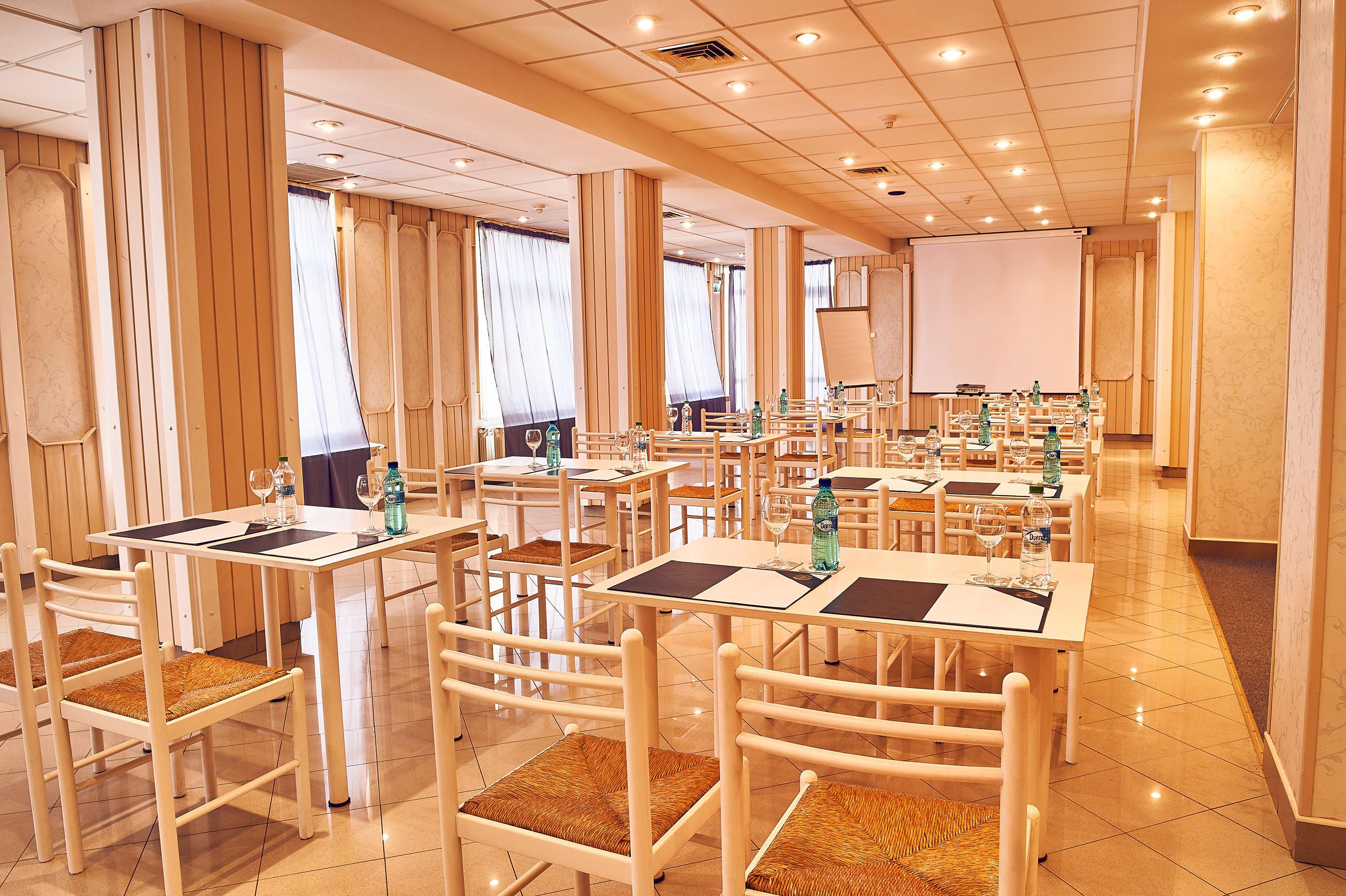 Continental Forum Tirgu Mures Marosvásárhely Kültér fotó