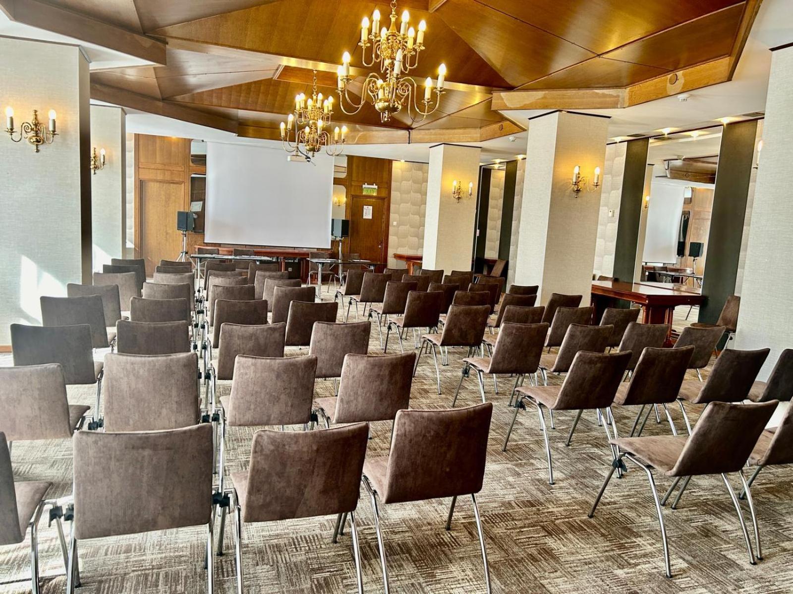 Continental Forum Tirgu Mures Marosvásárhely Kültér fotó