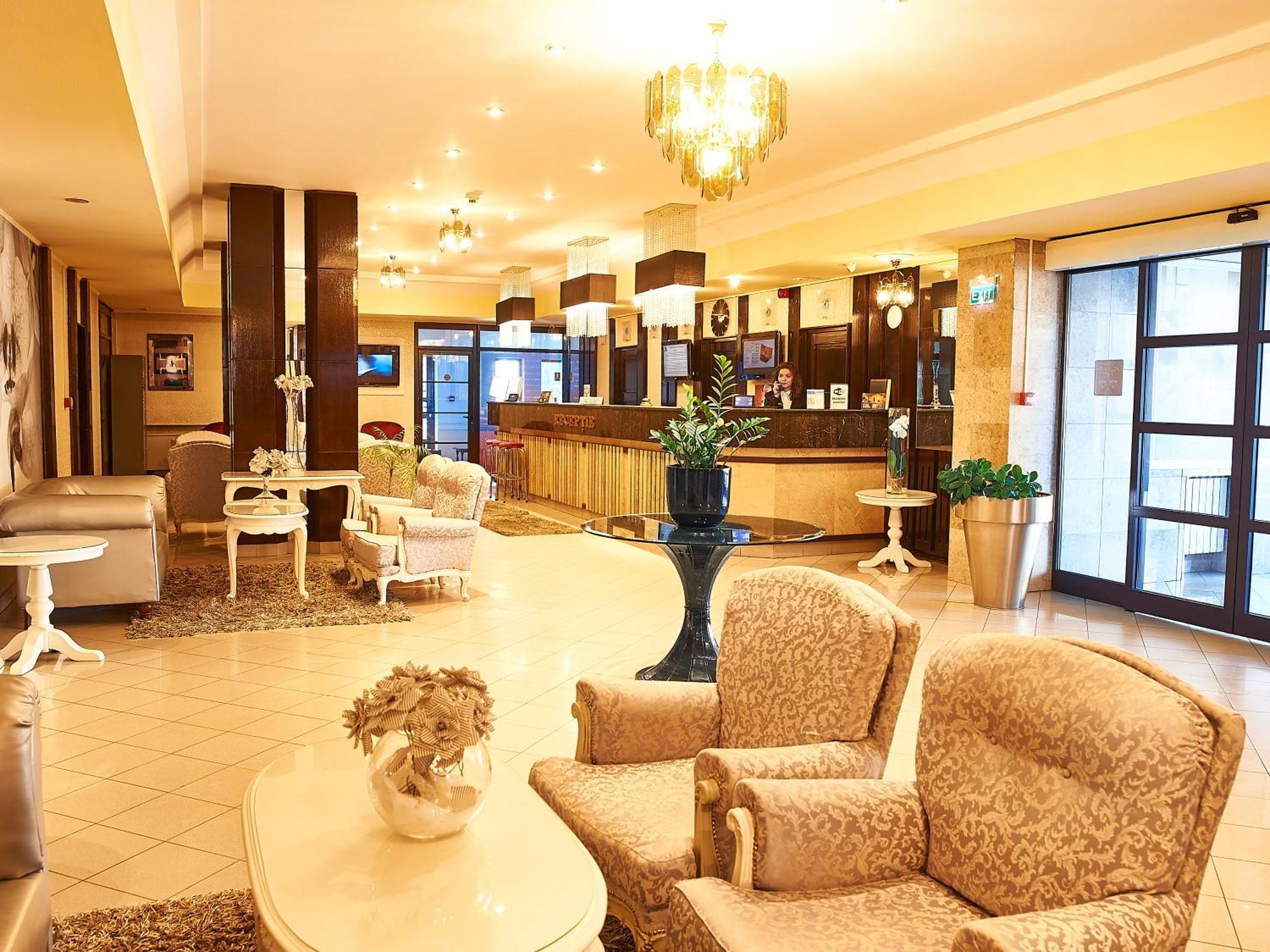 Continental Forum Tirgu Mures Marosvásárhely Kültér fotó